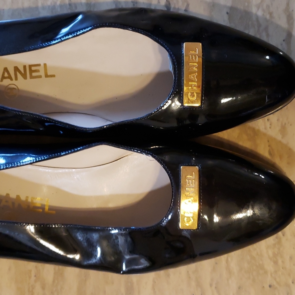 Chanel flat shoes